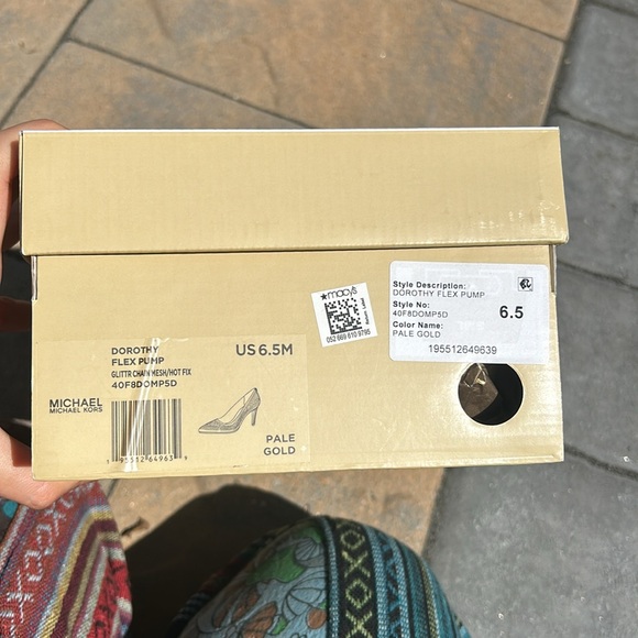 Michael Kors Dorothy Flex Pump - Picture 10 of 10